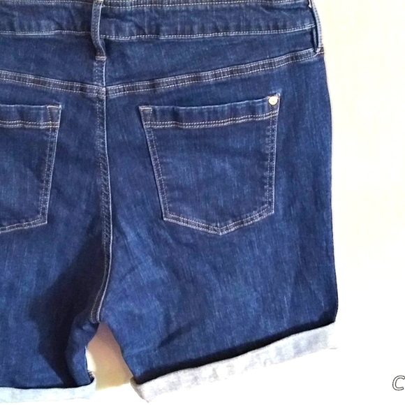 Tommy Hilfiger Summer Outfit - Picture 7 of 10